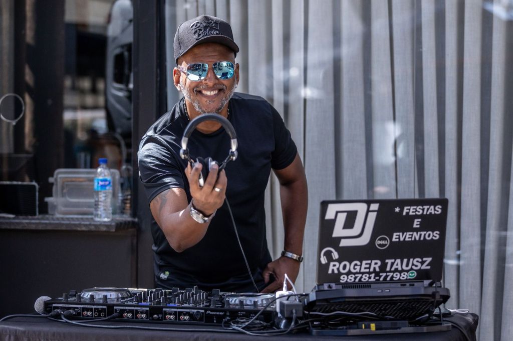 DJ no evento Rei da Hive — entretenimento e música ao vivo