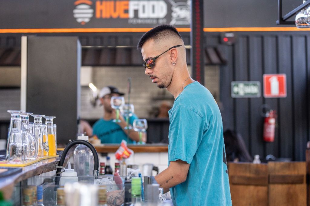 Hive Food — praça de alimentação do evento