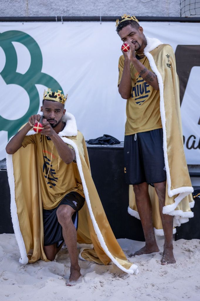 Dois campeões com cetros cruzados