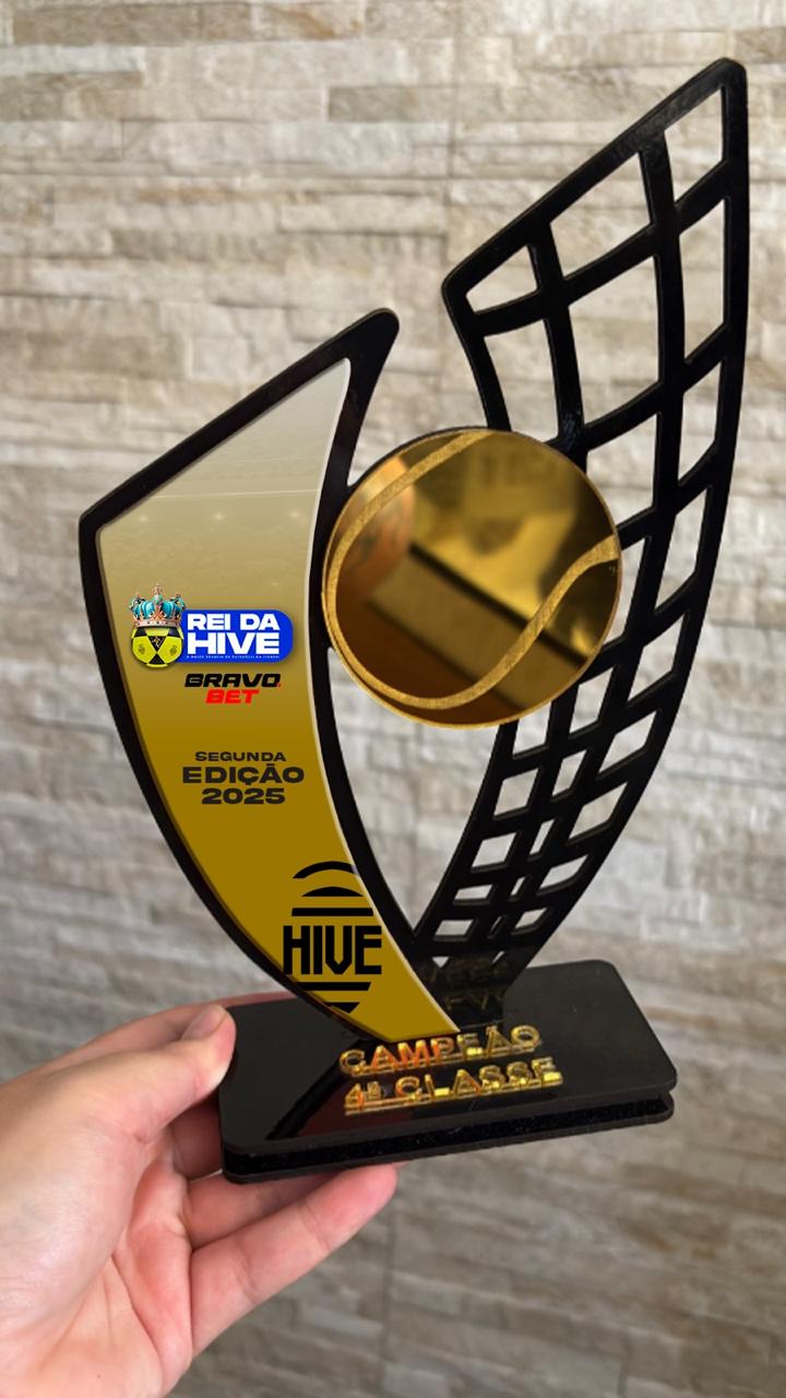 Campeões da 2ª Edição com manto e cetros reais