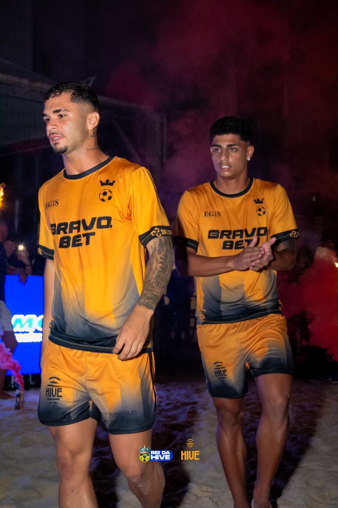 Entrada dos atletas com uniformes Bravo Bet — Rei da Hive 2026