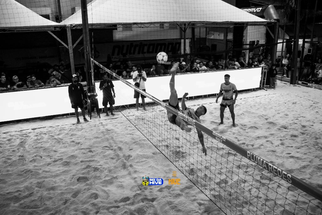Ataque acrobático em P&B — 3ª Edição